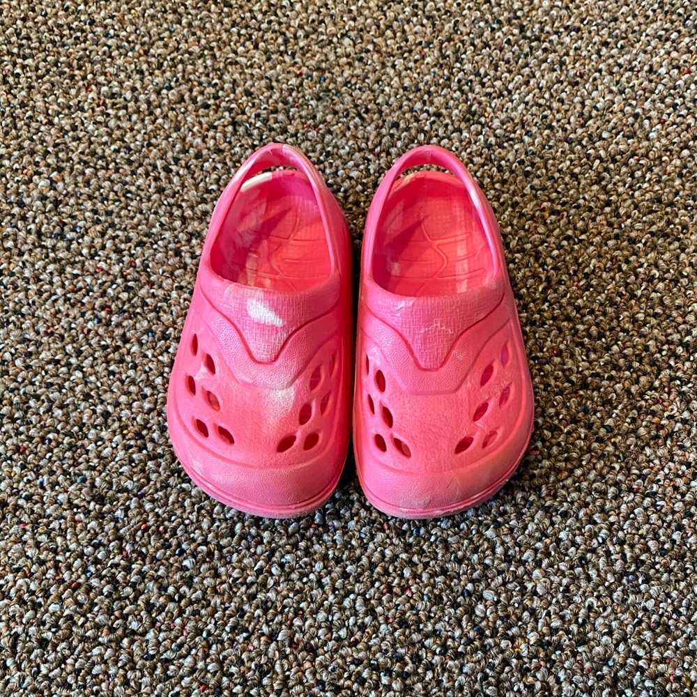 Croc-like sandal/shoes